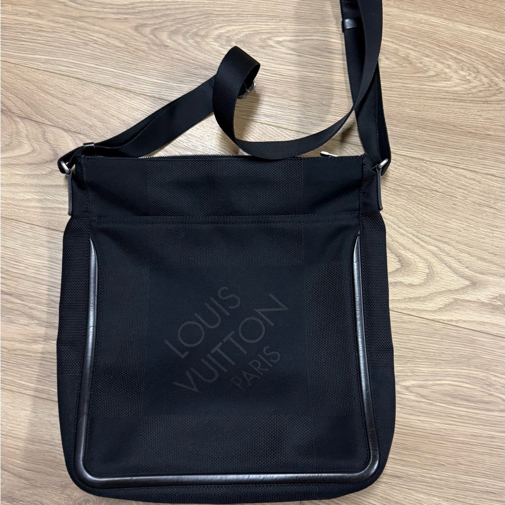 Louis Vuitton Black Geant Canvas Messenger Bag